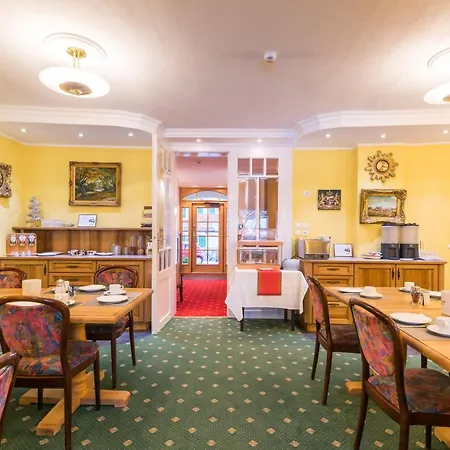 Hotel Garni Almenrausch Und Edelweiss 3*