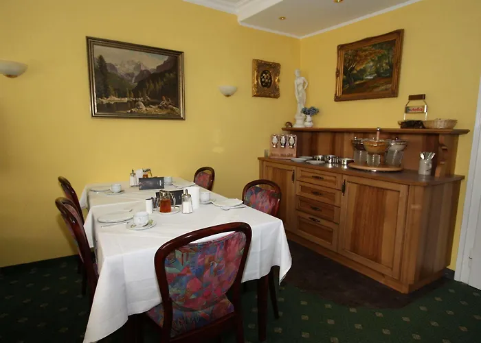 Hotel Garni Almenrausch Und Edelweiss Garmisch-Partenkirchen