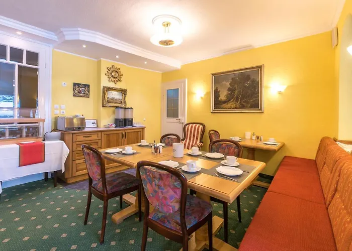 Hotel Garni Almenrausch Und Edelweiss 3*